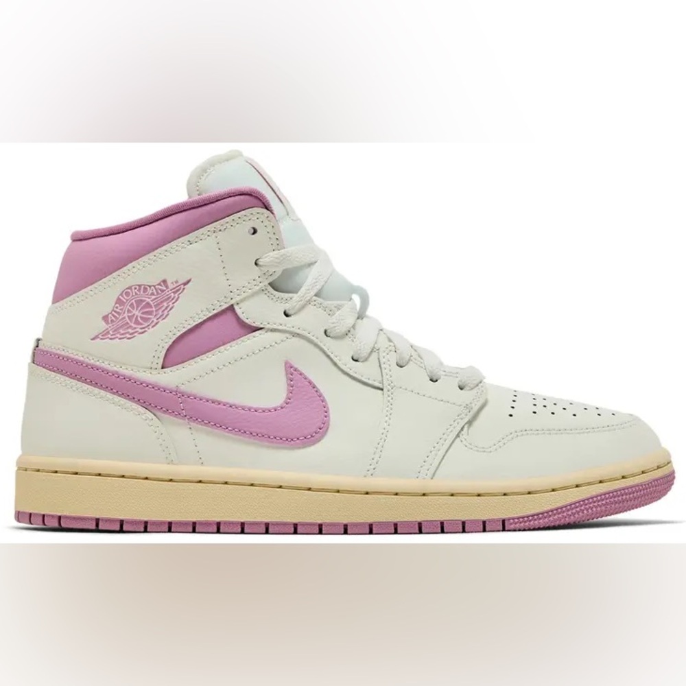 Women’s Air Jordan 1 - Picture 2 of 6